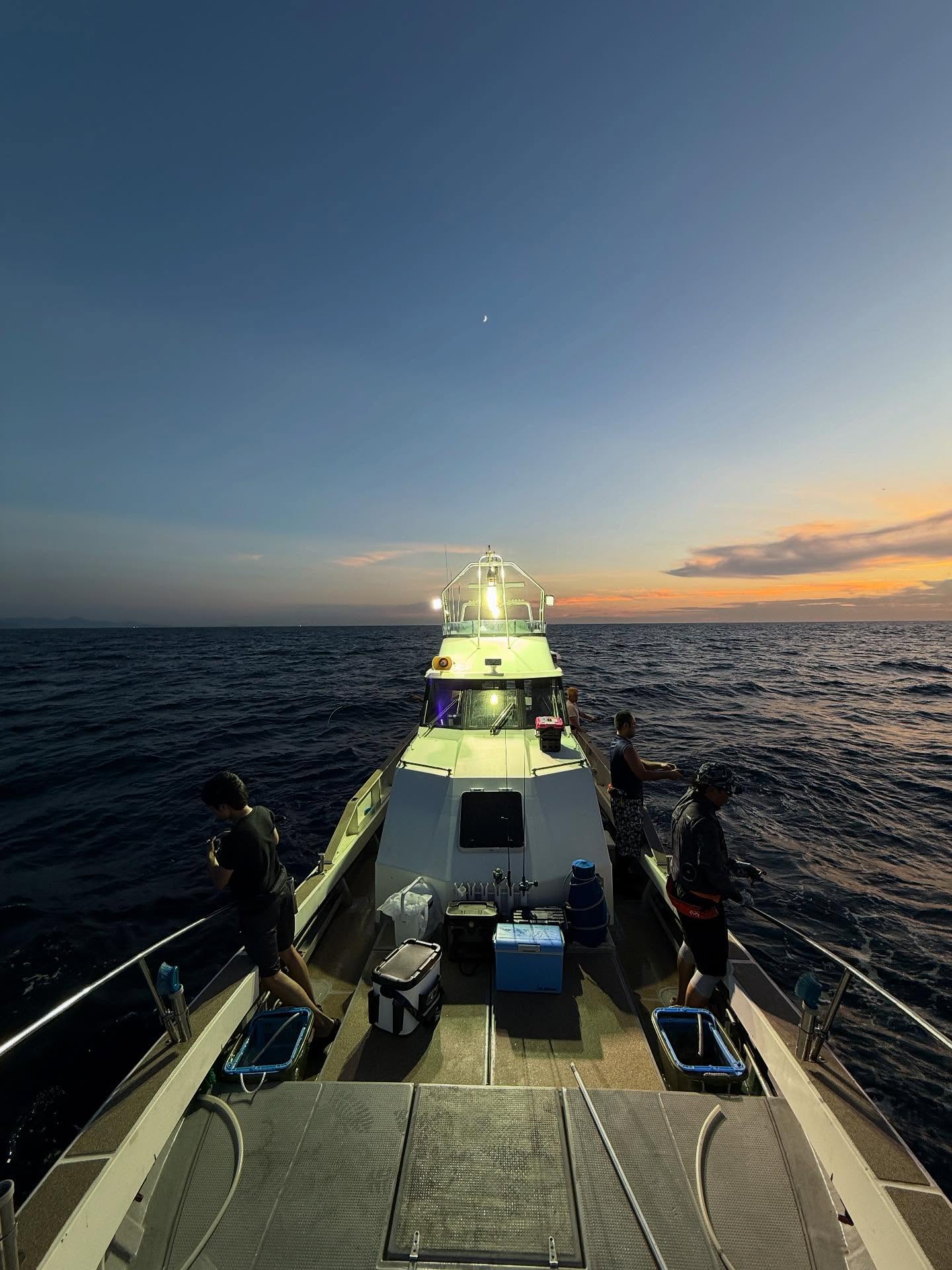 イカメタル便🦑今日は良かった〜数は80ぐらいでしたが、止まる事なく釣れ続けて大剣も多かったし🦑 ギガアジ釣ったり平均50は超えたかなー遠方から近くの方までありがとうございましたまたのお越しをお待ちしておりますまだまだイカメタル🦑釣れまーす平日も週末もまだまだ空いてます是非お問い合わせお待ちしておりますお問い合わせはDMか08023521234まで#遊漁船#遊漁船DAIYA#福岡#博多#箱崎漁港#釣り#釣り好き#イカメタル#夜焚き#タイラバ#SLJ#釣り好きと繋がりたい#イカメタル好きと繋がりたい #ジギング #バチコン #釣りガール #釣りガールと繋がりたい #オススメ