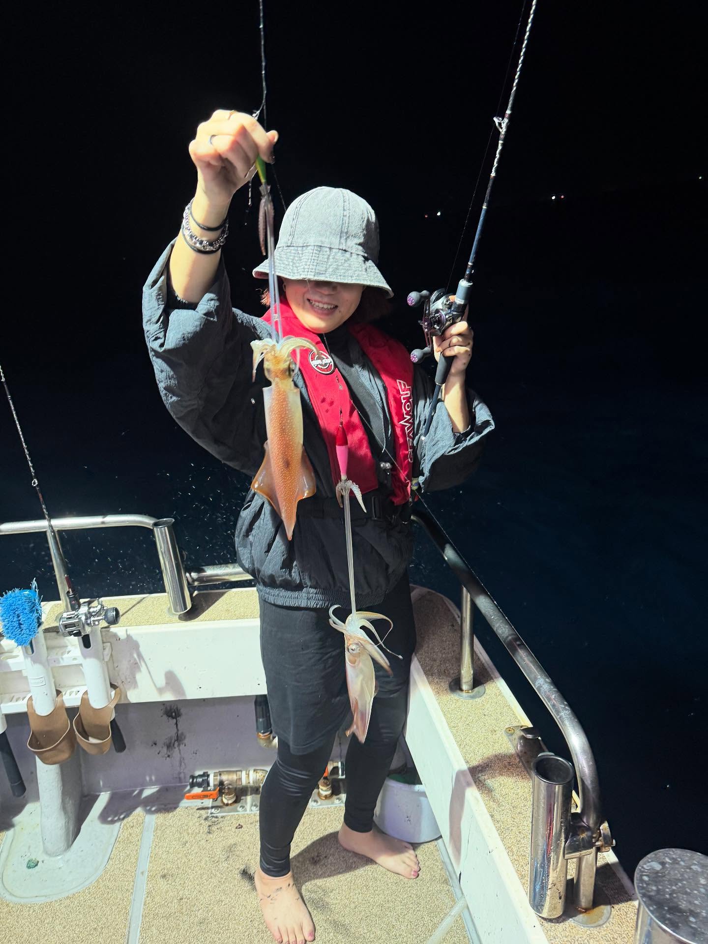 8月24日　夜焚きイカメタ🦑最初、痛恨の場所選択ミス全く釣れず移動移動後はノンストップで釣れ続け、ダブル、トリプル祭りサイズも申し分なし頭70杯オーバー平均60前後でした移動無ければ、100オーバーだったのにーまだまだ修行が足りませんでしたまだまだ釣れてます🦑是非ご予約お待ちしております🫡#遊漁船#遊漁船DAIYA#福岡#博多#箱崎漁港#釣り#釣り好き#イカメタル#夜焚き#タイラバ#SLJ#釣り好きと繋がりたい#ジギング#釣りガール#釣りガールと繋がりたい