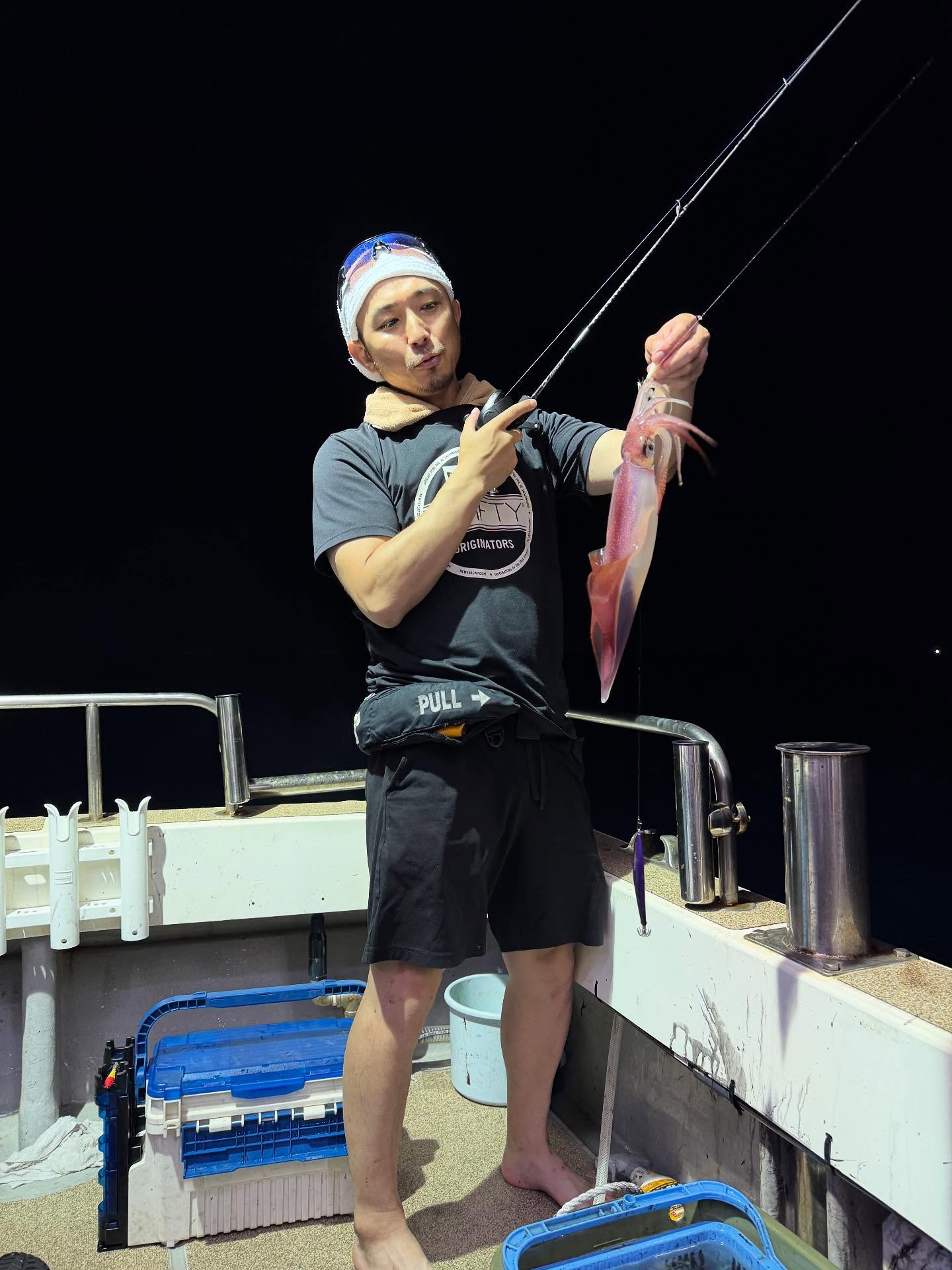 8月20日 夜焚きイカメタル🦑ボチボチ時化の中、到着からポツポツペース🥶型は良かったですが、数がイマイチ🫠途中魚にやられたり🥶船酔いダウン者出たりと中々激渋な状態ながらそれでも頭50杯弱だったので、何とか形になりましたまたのご乗船お待ちしてます#遊漁船#遊漁船DAIYA#福岡#博多#箱崎漁港#釣り#釣り好き#イカメタル#夜焚き#タイラバ#SLJ#釣り好きと繋がりたい#ジギング#釣りガール#釣りガールと繋がりたい