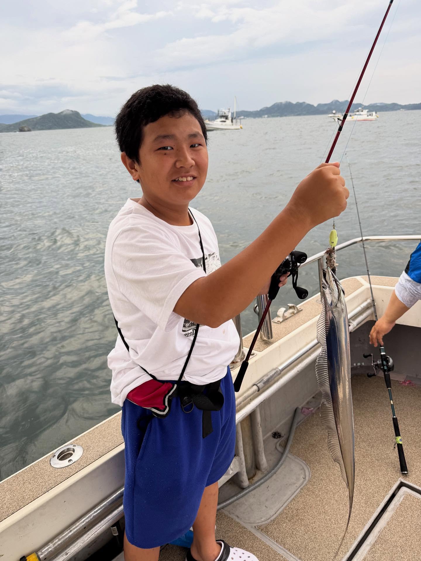 9月14日　太刀魚便まだまだ釣れる️と思って出船途中雨に打たれながら仲間に助けてもらってポツポツ拾い釣り🏻1人無双してた人は居たので、なんかあるんでしょうね〜🧐#遊漁船DAIYA#博多湾 #太刀魚