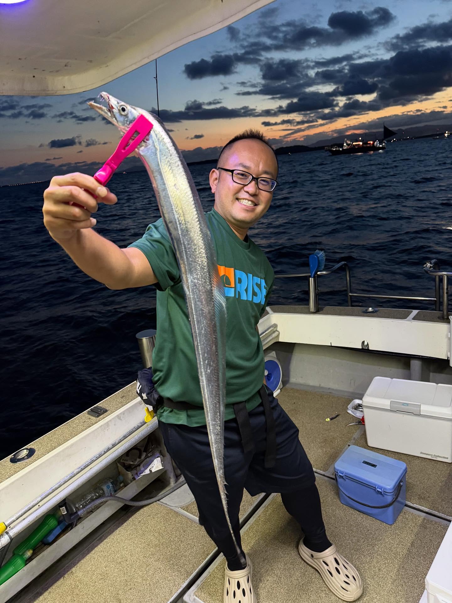9月21日 太刀魚便後半戦、居る場所見つけたら釣れますが、それがまた大変🥶激渋の中最後まで頑張って頂きありがとうございました🏻ps船酔いする方はお酒は控えた方が良いと思います笑