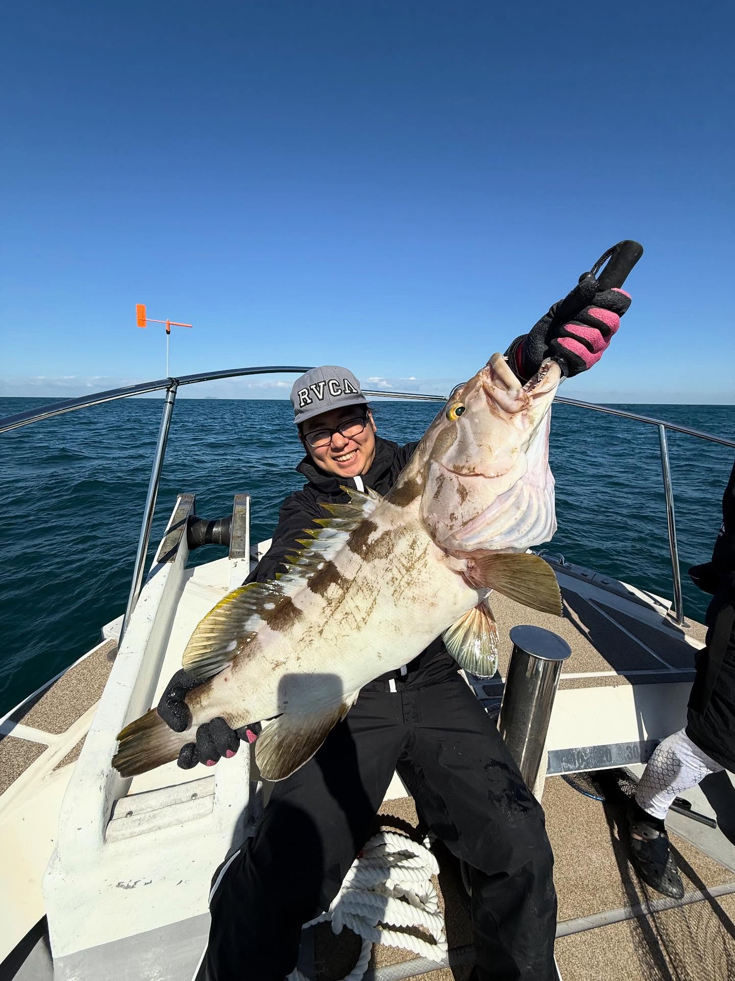 10月24日　タイラバジギング便近海勝負で、私には未知の世界でしたが、幸先は良くあちこち周りながら鯛や根魚を取りつつ途中でまさかのアラ️75センチ️しかもSLJ🤣よー上げたお客さん流石でした何ともない所で青物取って終了しました️また是非行きましょう♪#遊漁船#遊漁船DAIYA#福岡#博多#箱崎漁港#釣り#釣り好きと繋がりたい