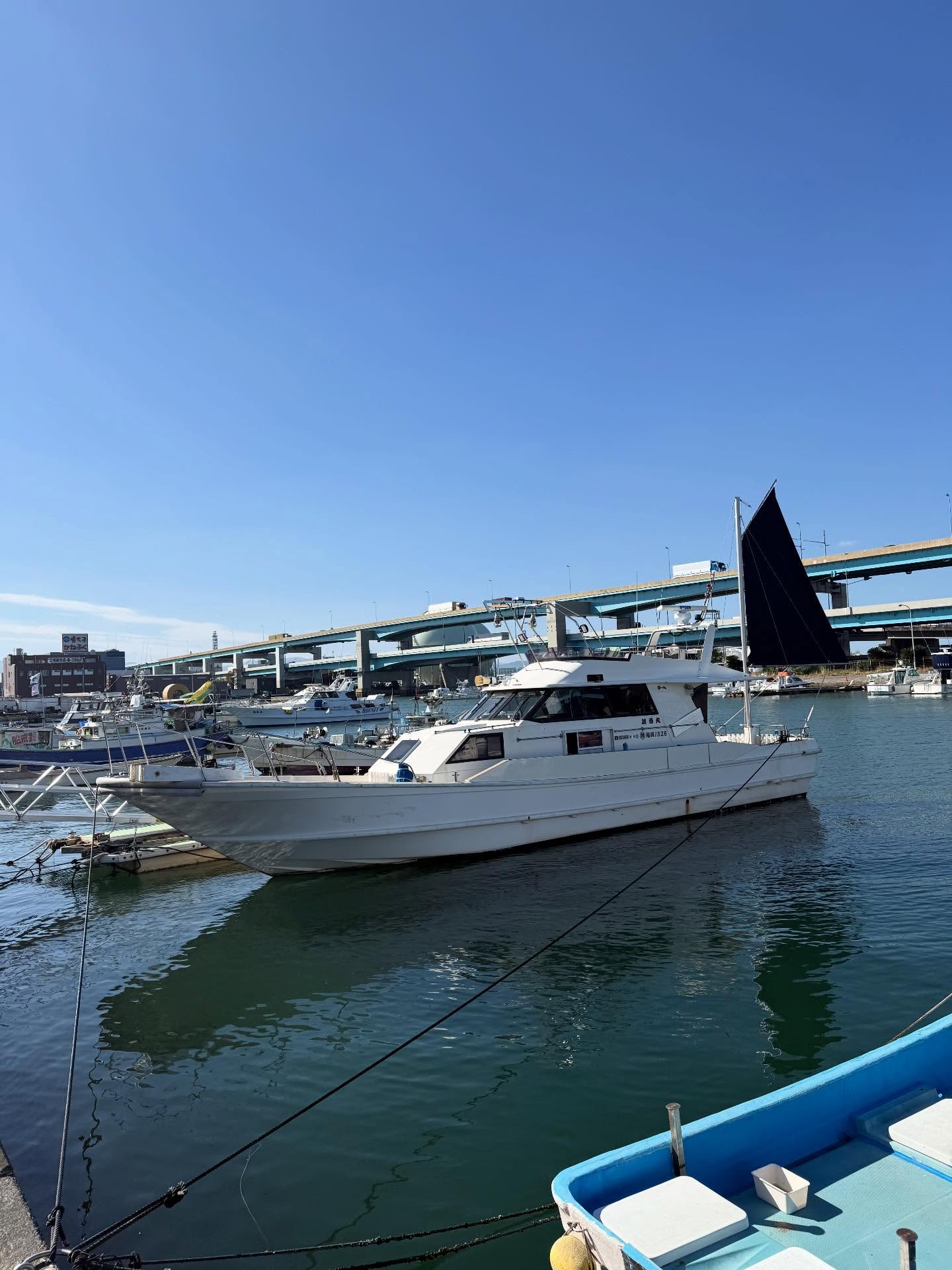 先日遂にスパンカーが付きました🥳また新しい挑戦が始まりますピンポイントでの釣りや、落とし込み楽しみですね精一杯走ってポイント探しますので、宜しくお願い致します