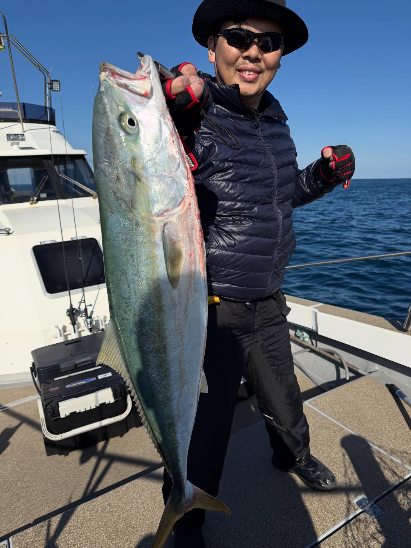 11月22日、ジギング便朝イチナイスサイズから1人だ釣れるどこ行っても1人釣れる走り回って、終日頑張ってもらいましたが中々良い場所に当たらず申し訳ない釣果でした是非またリベンジお願い致します🤲#遊漁船#遊漁船DAIYA#福岡#博多#箱崎漁港#釣り#釣り好きと繋がりたい