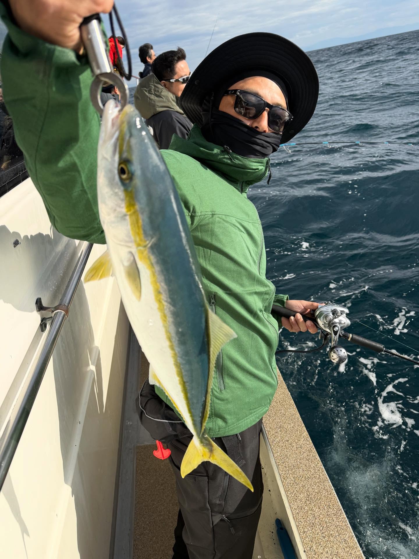 11月30日ジギング、タイラバ便時化予報の中、近海縛りで出船🫡まー最初から釣れない🤣途中風向き変わったので根魚ポイントへ移動何とかお土産釣って頂きラストヤズも釣れたし毎回ギリギリ🤣もっと開拓しなくては、、、爆風の中ありがとうございました！#遊漁船#遊漁船DAIYA#福岡#博多#箱崎漁港#釣り#釣り好きと繋がりたい