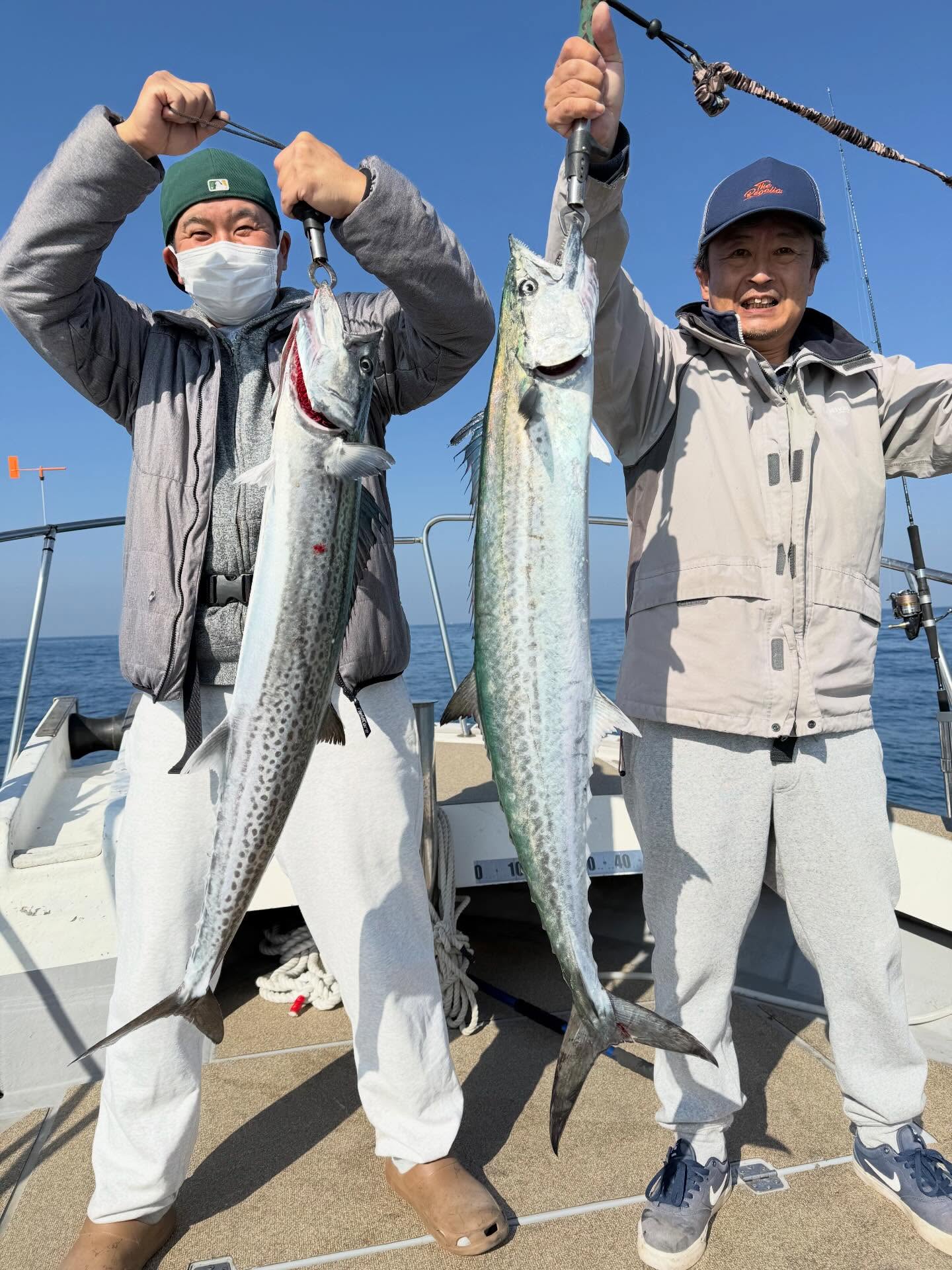 １月１８日　サワラ便朝イチ中々当たらず悩みに悩んで走り回って数回バラし🤣おるおる〜！ってとこからプチラッシュ最後仲間と走り回りなんとか一歩取れて形になりました🤲#遊漁船#遊漁船DAIYA#福岡#釣り好きと繋がりたい