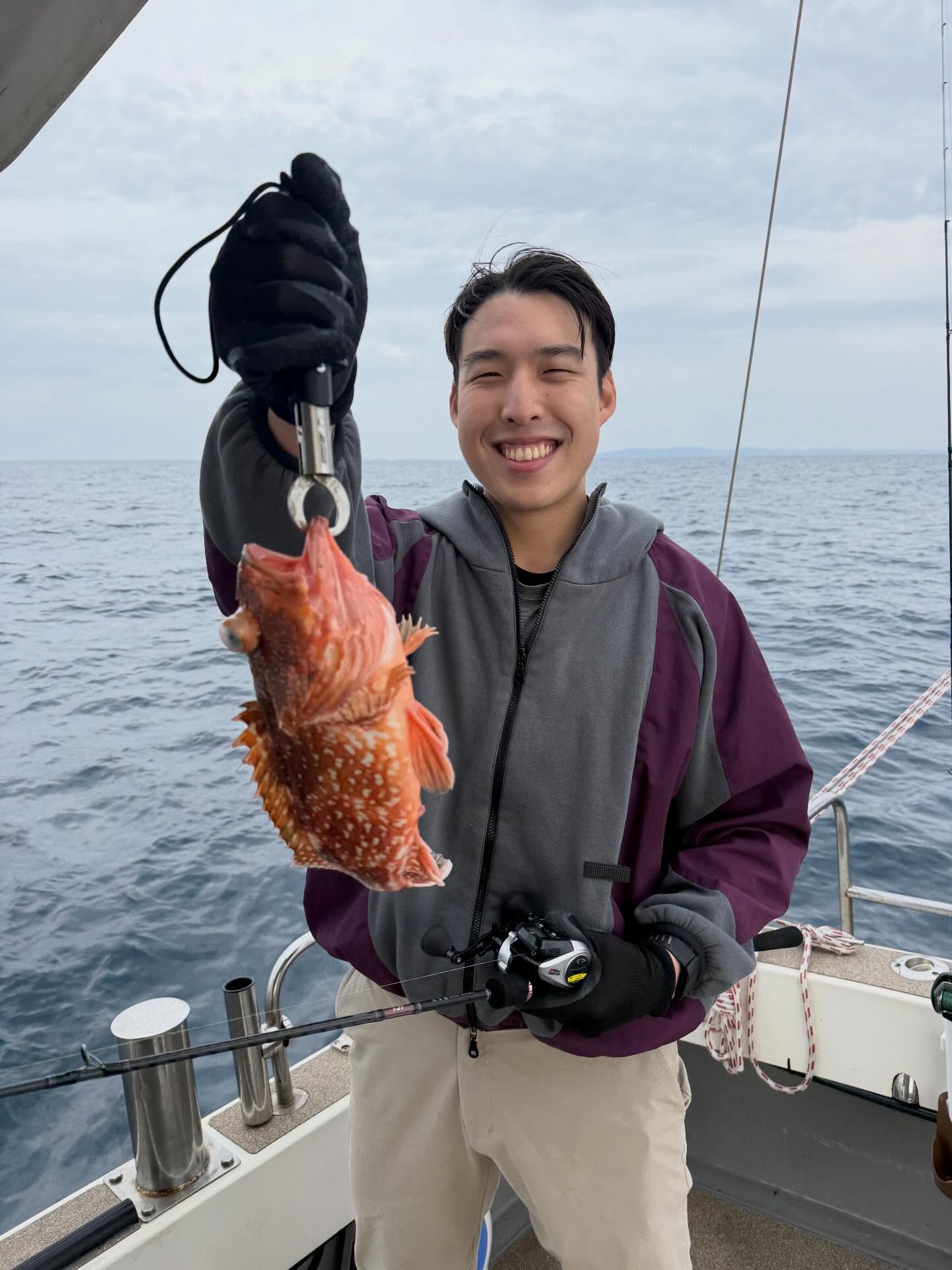 ２月５日　シンガポール🇸🇬チャーター便初めて海外の方からいきなりチャーター🤣前日に釣具屋に同行して顔合わせと爆買い当日、覚悟はしてましたが全く言葉が通じない🤣和訳アプリ通しながら何とかタイラバ根魚ポイントでお土産確保して、ジギングしたりしましたがまー難しい🥶しかし、終始楽しんでもらったみたいで何よりでした釣った魚は系列の中洲の和食屋さんにご紹介し持ち込んで美味しく頂いた様です🫡また遊びに来てくださいね‍♀️#遊漁船#遊漁船DAIYA#福岡#釣り好きと繋がりたい