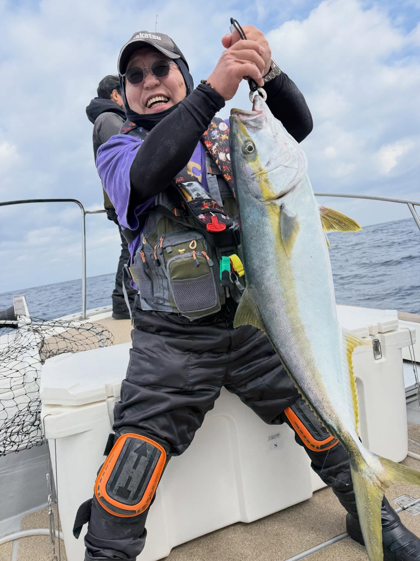 3月9日中潮2日目久々のジギング便🏻ワクワクしながら出船🤩ポイント到着し、良型のワラサやヒラマサ入るが続かず下げに変わり悩みに悩んで帰りながら打って何とか1箇所で爆超釣🏻ヒラマサやネリゴ連発で形になりました初ジギングの方2名もしっかり竿がしら並に釣れて良かったですまたの乗船お待ちしております🫡#遊漁船#遊漁船DAIYA#福岡#釣り好きと繋がりたい