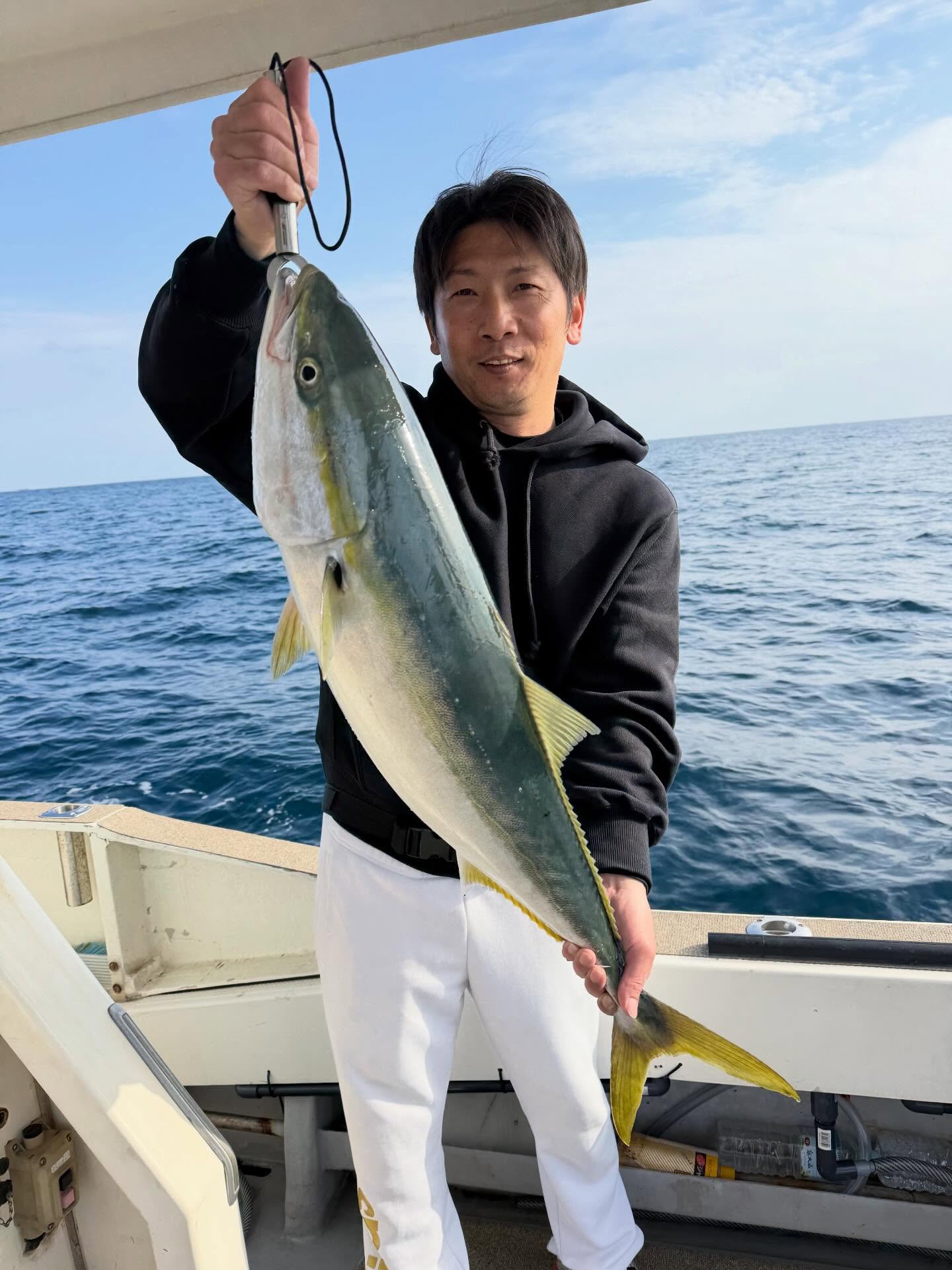 3月15日　ジギング便ベタ凪予報でるんるんで出船しましたが！到着後中々食わず途中バタバタとかかるけど、途中でバラシなど炸裂し中々上手くいかず🦑走り回りましたが連発ならずで悔しい1日でした最後まで諦めずにワイワイ楽しかったです！また再チャレンジお待ちしております🏻#遊漁船#遊漁船DAIYA#福岡#釣り好きと繋がりたい