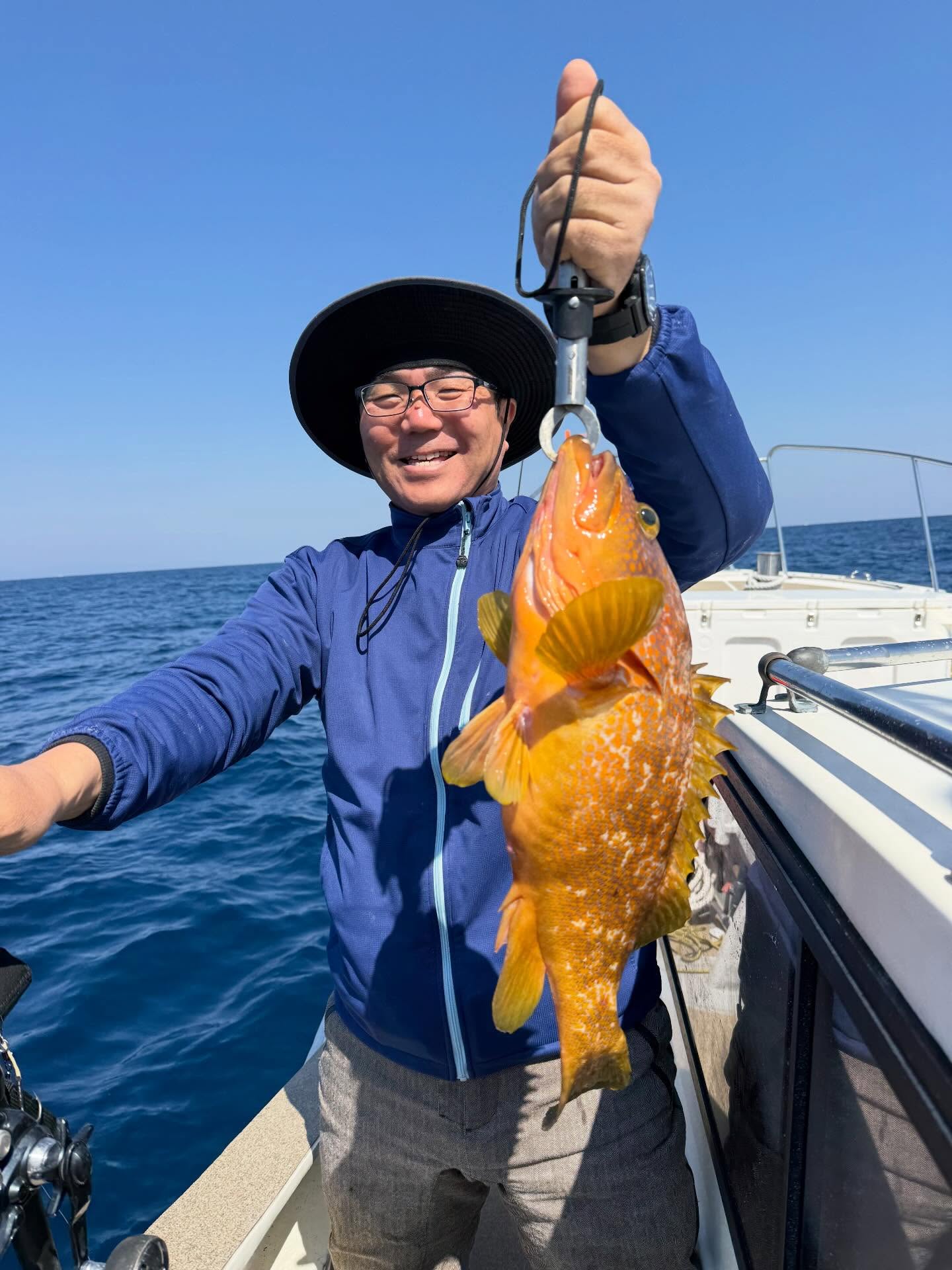 3月21日土曜　ジギング、タイラバ便大潮2日目今日は良いやろ️と期待して勝本へ思った以上に風吹く中期待しましたがいきなり来たのはヤリ🦑マジか️とテンション上がるも走り回って根魚師匠が根魚釣りまくってましたが笑厳し釣行となりましたそして、マニアな皆さんの要望で実現したナイトタイラバ余裕かと思いきや全く️イカメタルに🦑変更しながらスルメや小さいヤリなどポツポツ🫠まだまだシーズンは先の様です🫡#遊漁船#遊漁船DAIYA#福岡#釣り好きと繋がりたい