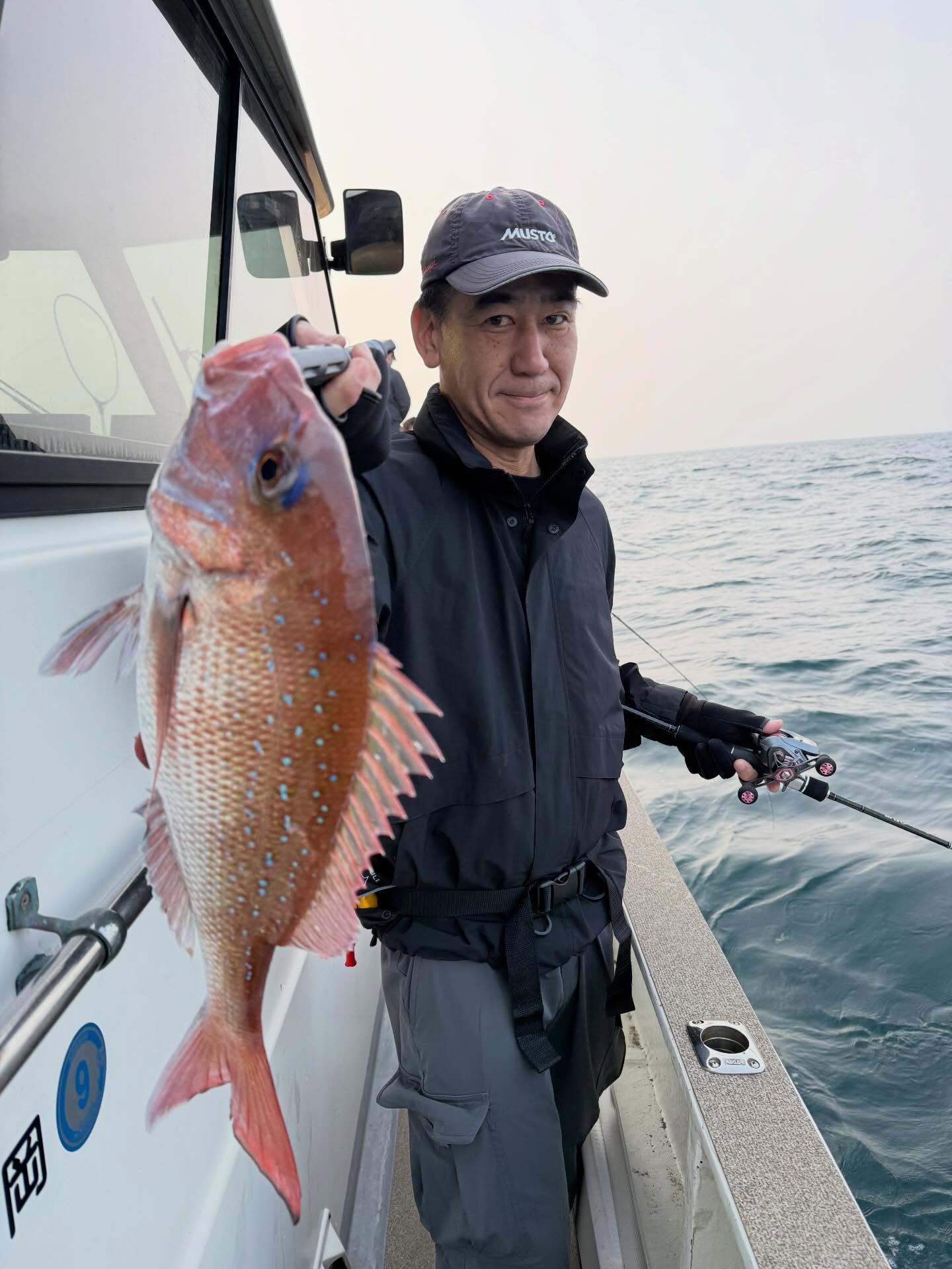 3月28日土曜日、チャーター様タイラバメイン便🏻近場で釣りやすい様に近場でスタート️幸先良くたいなど釣れて！良い感じ️と思いましたが続かず走りに走って、巻き倒して頂きました🏻初心者の方が多く、船酔いにやられながらも諦めずに頑張って頂きましたまたのお越しをお待ちしております#遊漁船#遊漁船DAIYA#福岡#釣り好きと繋がりたい