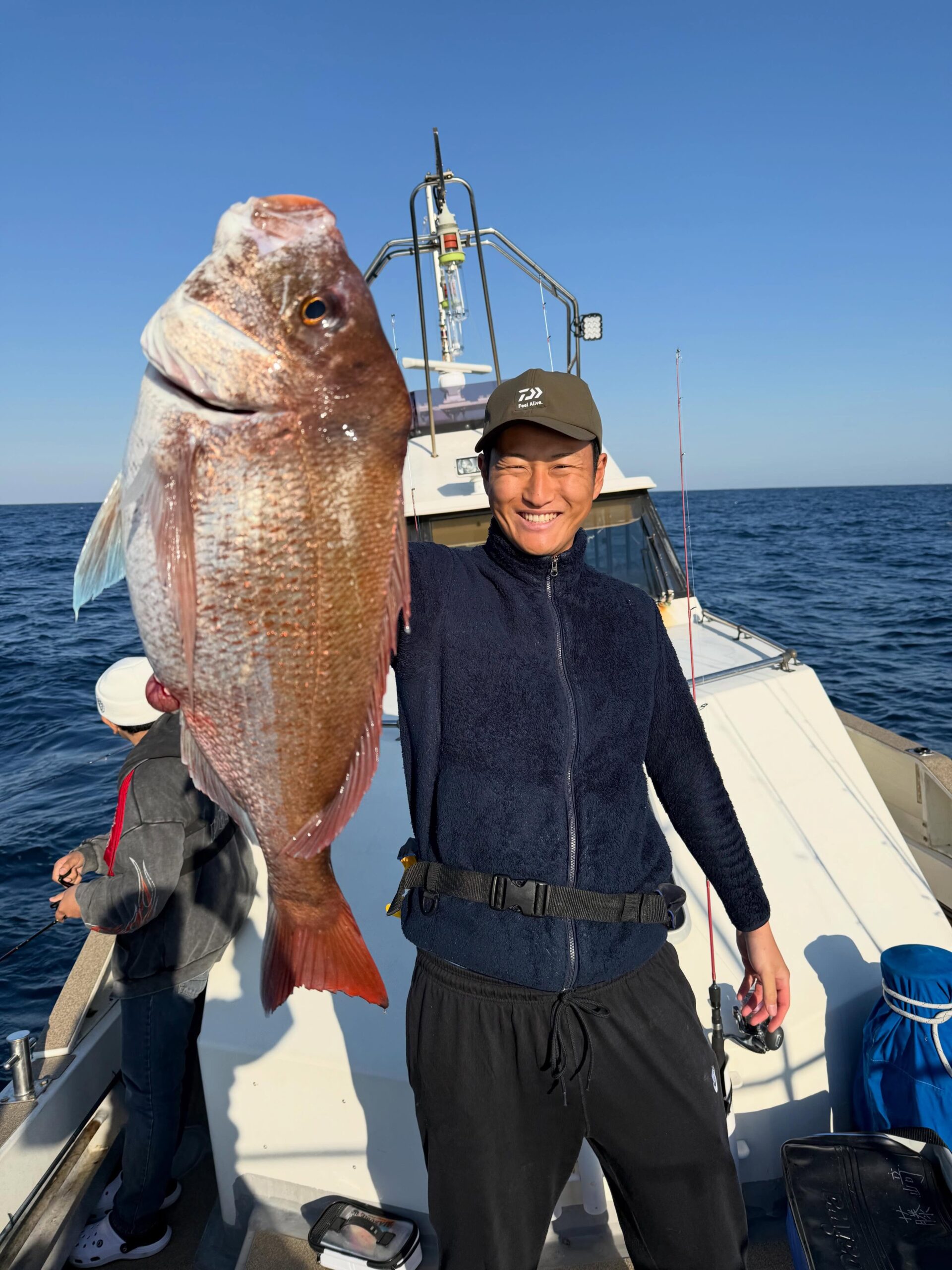 5月5日 タイラバ便今回も釣れる気しかしない状態でルンルンで出船到着後、根魚混じりでコンスタントに釣れて今日ももらった️とら思ったらまさかの失速🤣走り回って色々試すも根魚ばかりお土産は充分確保して最後ここ一番の場所に行きましたが空振り🥶もう釣り過ぎて枯れてるのかもしれないですね🤣最後までワイワイありがとうございましたしかし、バラシが多いですねデカい奴に限ってバレる事が多々ありましたあの魚達が獲れてたらと思うと何ともですが笑本人様が1番痛感してるでしょう🤣タイラバダービー開催中4月〜5月末までの2ヶ月間❣️大鯛釣った方上位3位に素敵なプレゼントをご用意しております5月入りましたラスト1ヶ月️🏻是非価値ある1匹を仕留めにいきませんか?#遊漁船#遊漁船DAIYA#福岡#釣り好きと繋がりたい