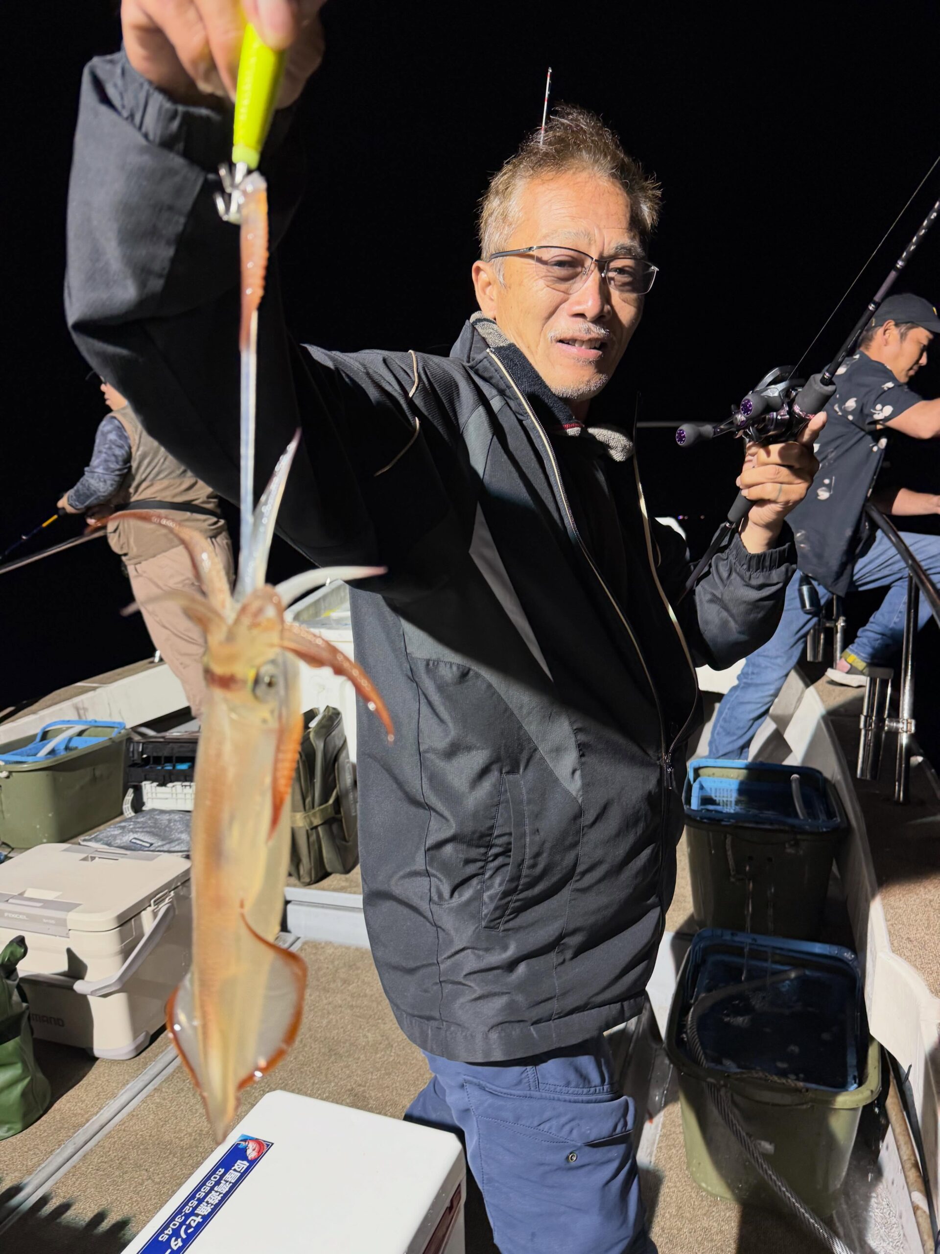 5月30日 夜焚き🦑最近不調だったんで不安でしたが、しばらくしてポツポツ当たりだしそのままブースト🏻最後まで釣れて皆さん大満足で良かったです#遊漁船#DAIYA#イカメタル#タイラバ
