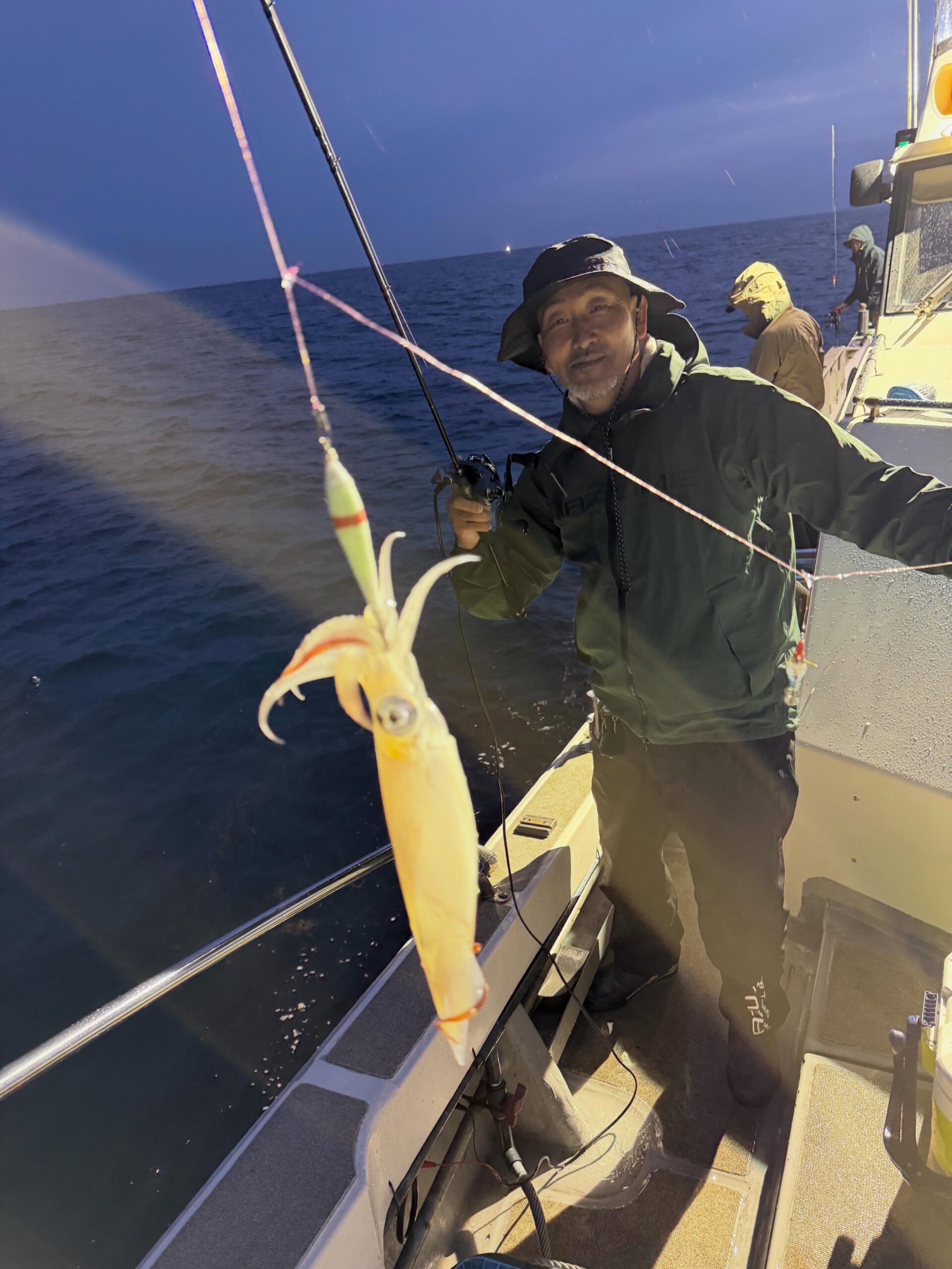6月8日　夜焚きイカ🦑熊本の精鋭部隊の方々初乗船🏻最初、ポツポツでしたが2名様無双モード🤣気づけば100杯オーバー2名更新🏻流石でした！