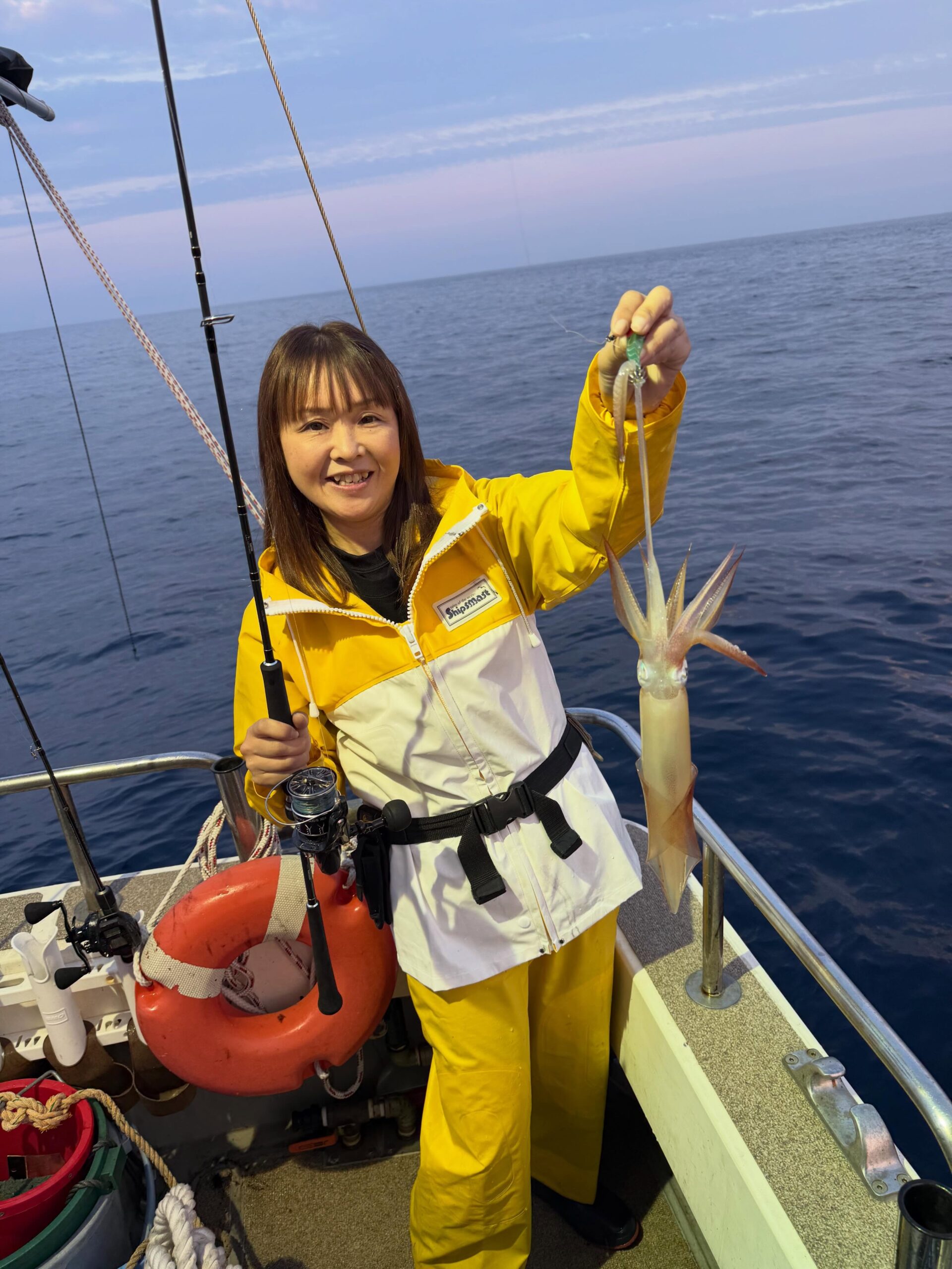 6月10日　夜焚き🦑昨晩の後半ラッシュを期待してスタート️やはりスタートはイマイチ🥶日が暮れ出してラッシュスタート🫡ダブルも入りつつ釣る人は50杯程は釣れてましたヘビーリピート️ありがとうございます️またのお越しお待ちしております