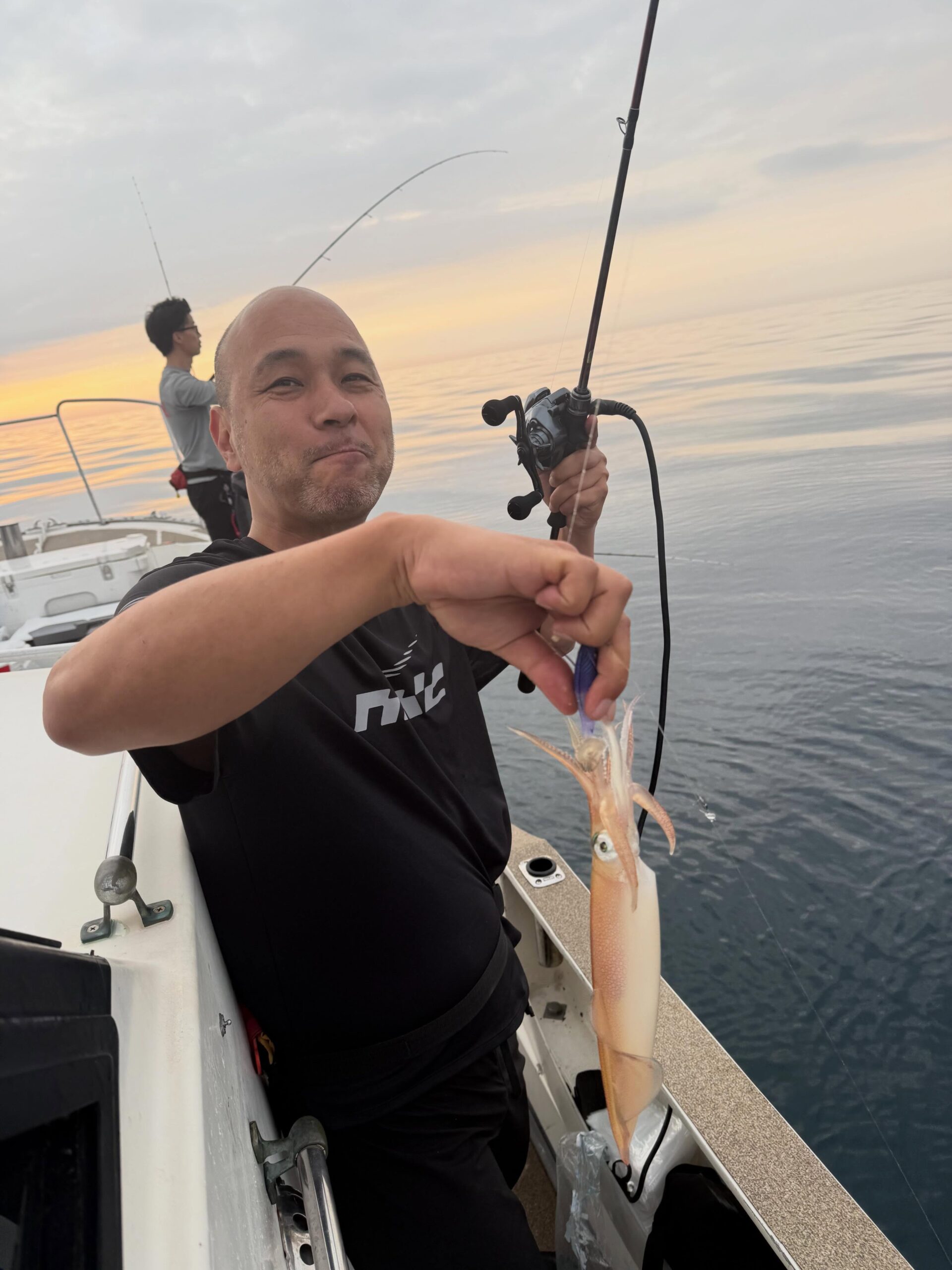 6月18日　夜焚きイカ🦑最近では、過去一ぐらいのベタ凪鬼リピートの皆様に感謝感謝ですこの日もスタートはボチボチ🫠しかし、しっかり皆様釣り続けて結果、悪くは無かったかな？って感じでした！またすぐにお待ちしております笑笑