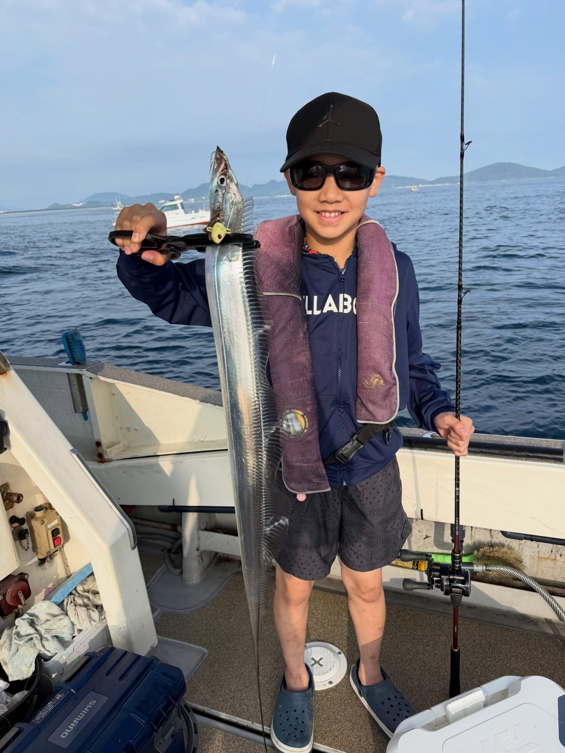 7月21日、22日 太刀魚便まだまだ始まってない太刀魚!期待を胸に出船でしたが中々渋い🥶わかってはいたけど、中々ね激渋の中皆さん価値ある1匹を獲ってました🏻盆前になり、太刀魚の釣果も上向きになっております是非ドラゴン仕留めに行きましょう🏻