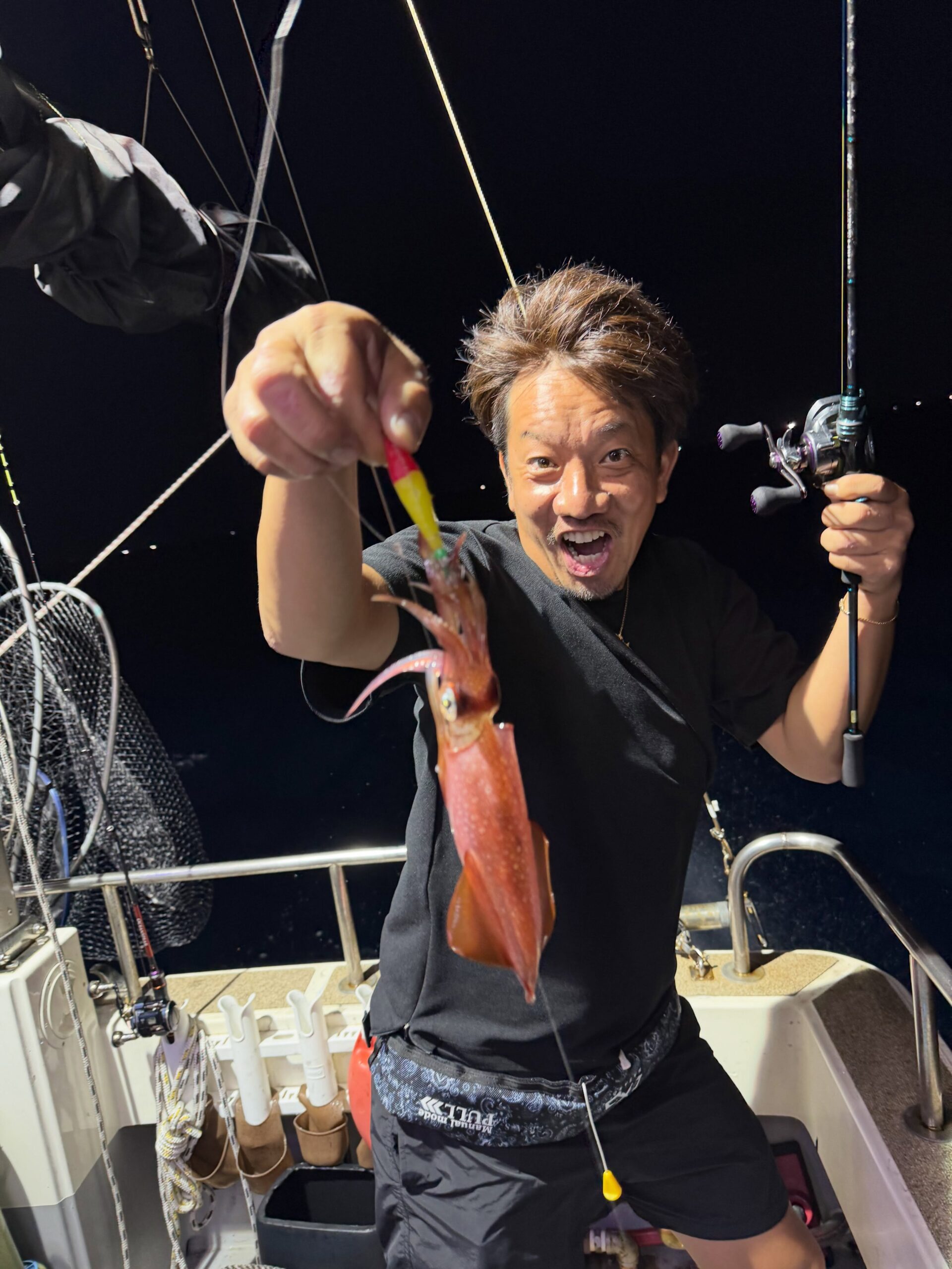 7月22日〜24日夜焚き🦑先日と違って、爆釣りモードの日が続いた三日間🏻22日 チャーターありがとうございます初心者様多い中無双する方しない方時化の中アタリが取りづらく苦戦しましたが、充分だったかと思います🏻23日、エキスパートの方々の乗船よー釣ります笑初心者もいましたが、初めて️と思うぐらい釣れてトップ余裕の100オーバー数名🏻24日この日も、ぼちぼち悪くはなく釣れ出したらずっと釣れて無事100オーバー達成🏻イカスティック誕生の日でした笑8月も後半ですが、まだまだ走りますので!ご予約お待ちしております🫡