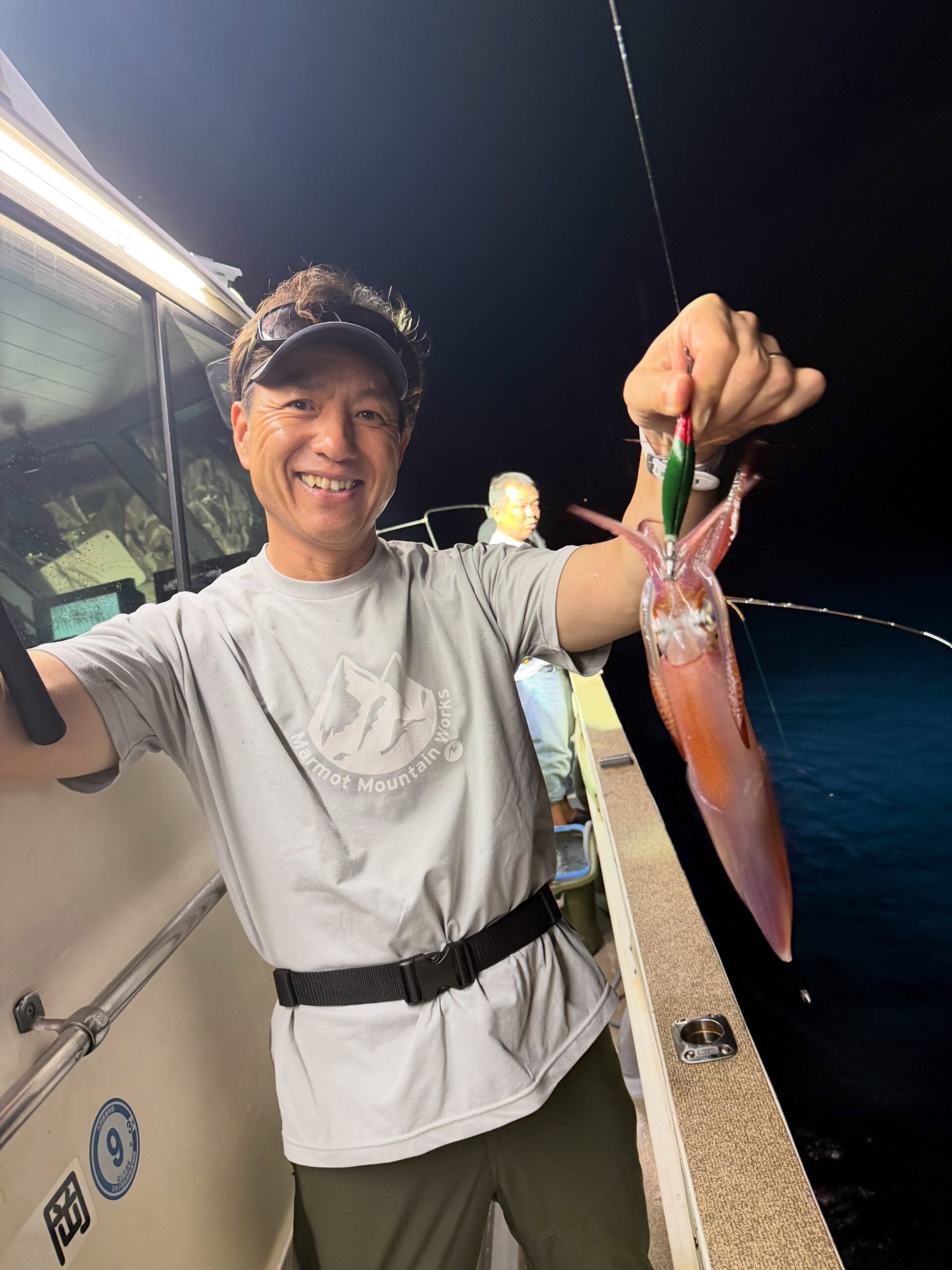 8月16日夜焚きイカ🦑ちょっと寝て復活🤏ベタ凪の海へ最初はポツポツでしたが、中盤からポツポツ上がって皆さんしっかり釣ってました🏻平均70ぐらいで皆さんお上手でしたまたの乗船お待ちしてます🫡