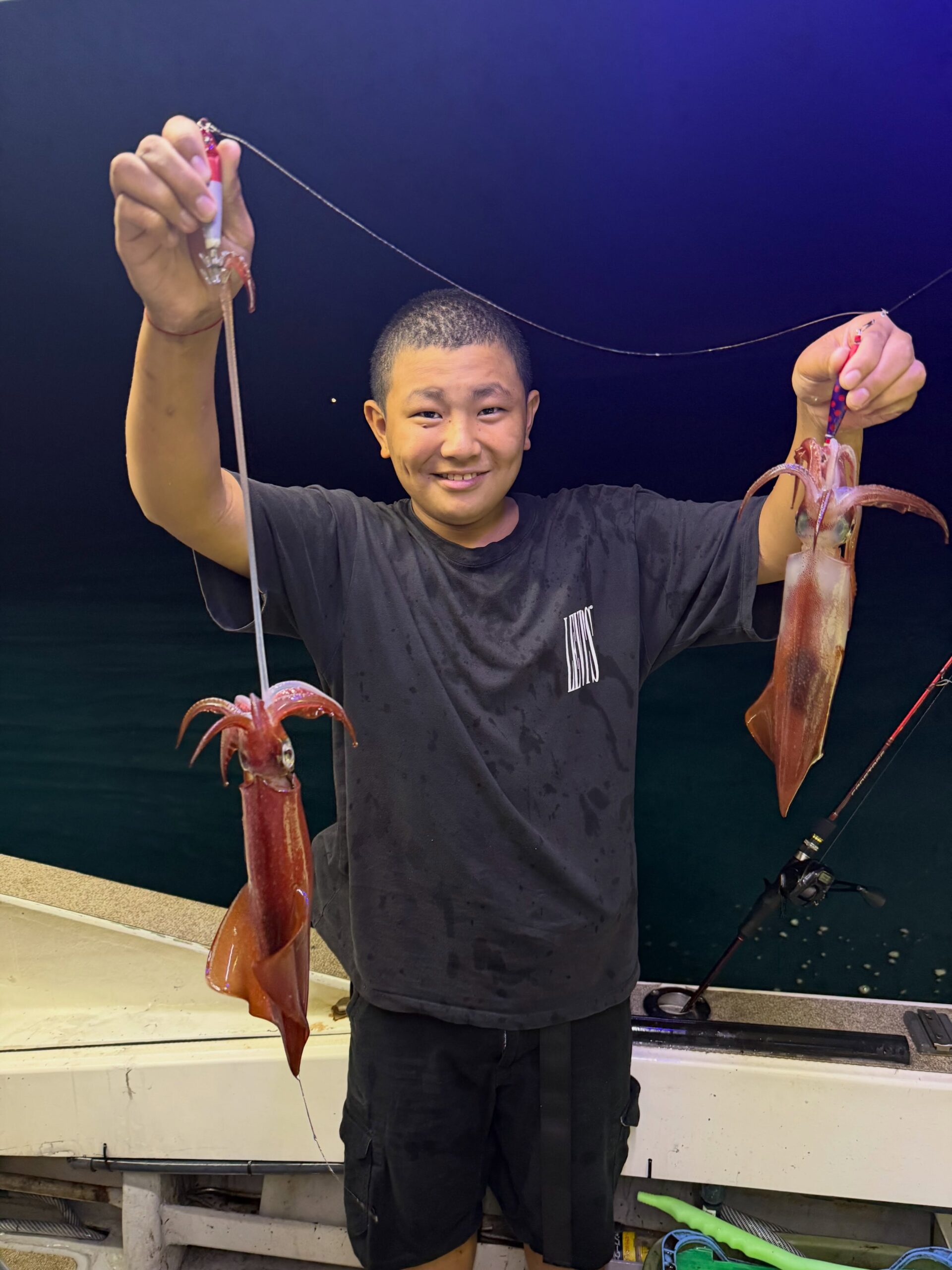 8月12日、13日太刀魚〜夜焚き🦑懐かしい仲間がリピート🔁ありがとう思った以上に何でもする強者になってる暗いうちにサクッと太刀魚仕留めて、皆さん楽しまれてました️夜焚きは、相変わらず安定して釣れまくり😎初めての人も棚を共有して連発🏻常連組は言うまでもなく安定でしたね️またの乗船お待ちしてます🫡