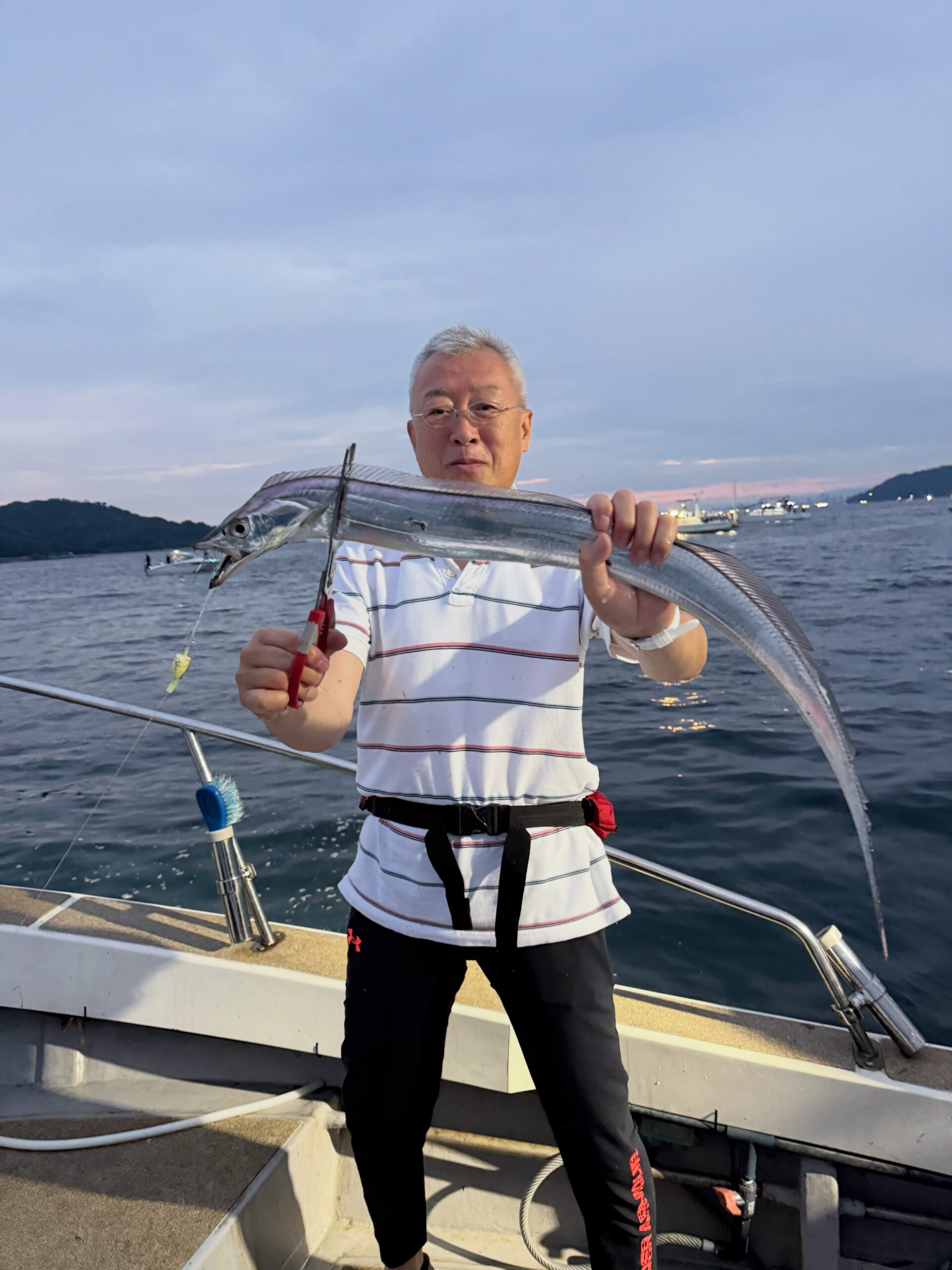 8月16日太刀魚便寝不足のまま、いざ太刀魚へ暗い時間が活性タカシだったので、思惑通り朝からバタバタとヒットアタリはあるけど乗らないモジモジタイムもありつつ笑11本バラシや今今今今〜️などワーワー言いながら楽しく出来ました🤣またお会いする日を楽しみにしております️